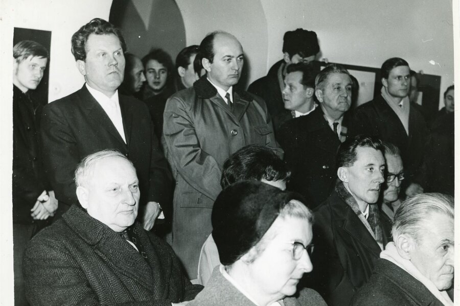 uprostřed: Rudolf Štursa, Antonín Koutník 	-(nečitelné) vpravo: Miroslav Štolfa, Vilém Reichmann